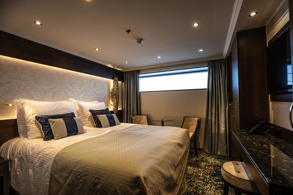 Riviera Travel MS George Eliot Standard Suite Emerald.jpg